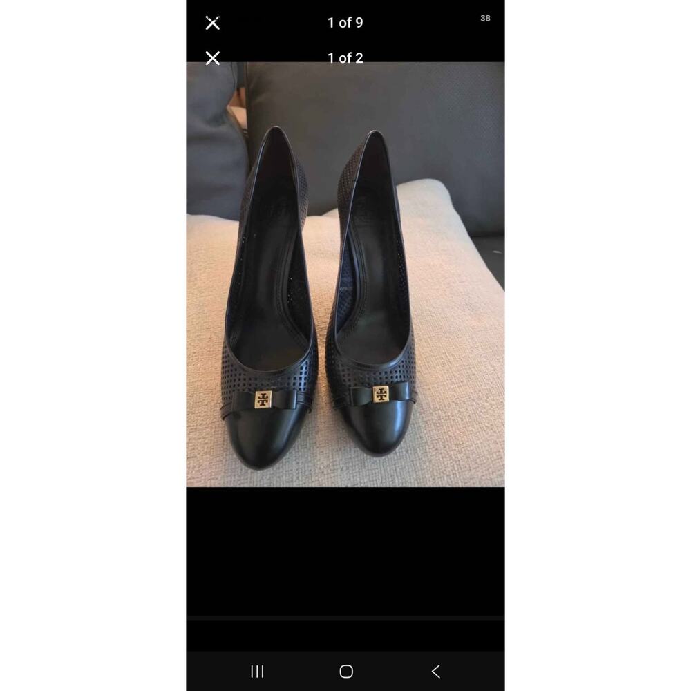 TORY BURCH Dolly pump Black Heels Women Sz 8 Leather Emblem High Heel - Picture 8 of 10